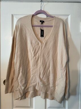 Express Cream V-Neck Oversized Knit Sweater